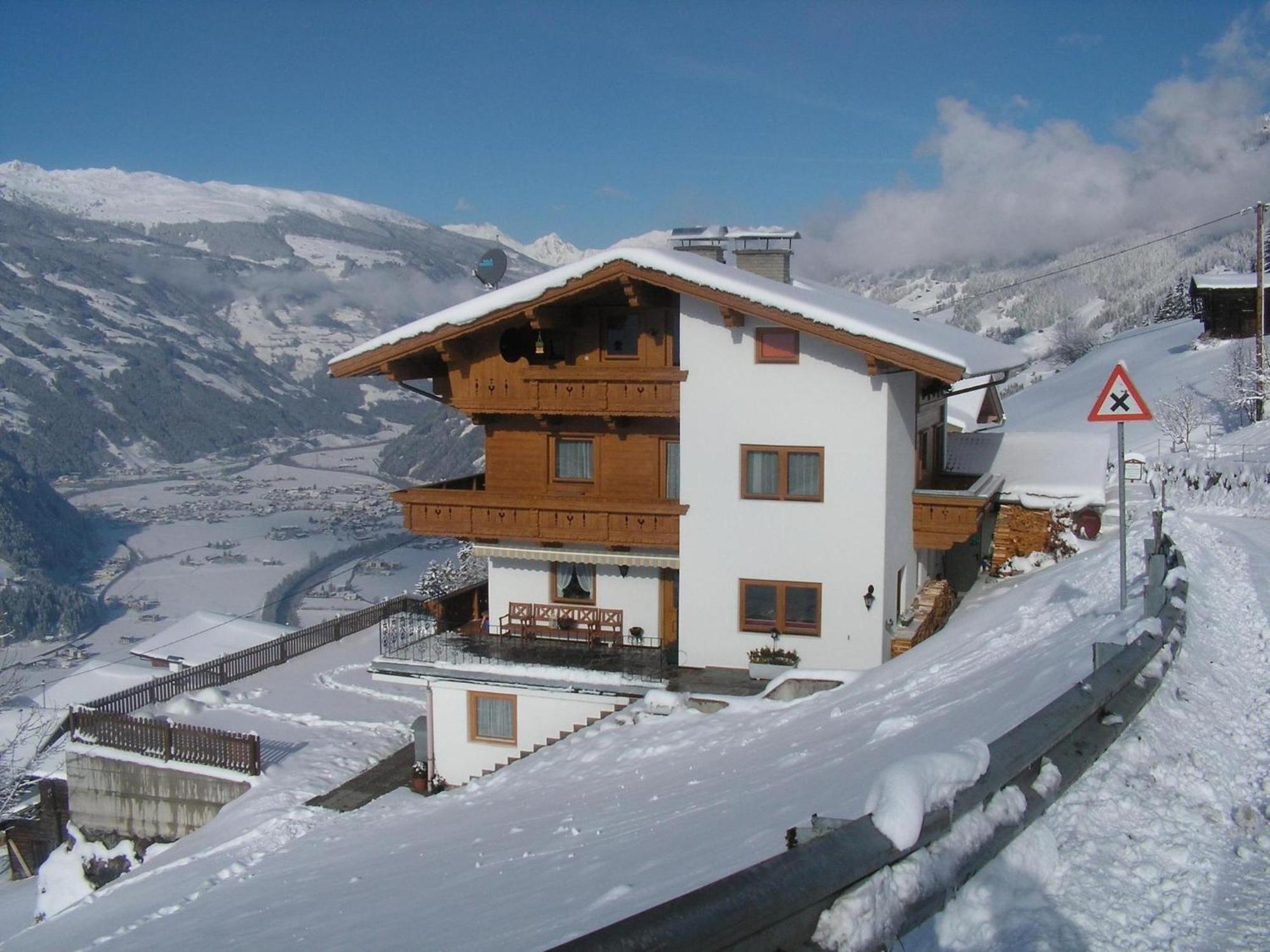 Apartment In Hippach Im Zillertal In The Mountains Muhlen  외부 사진