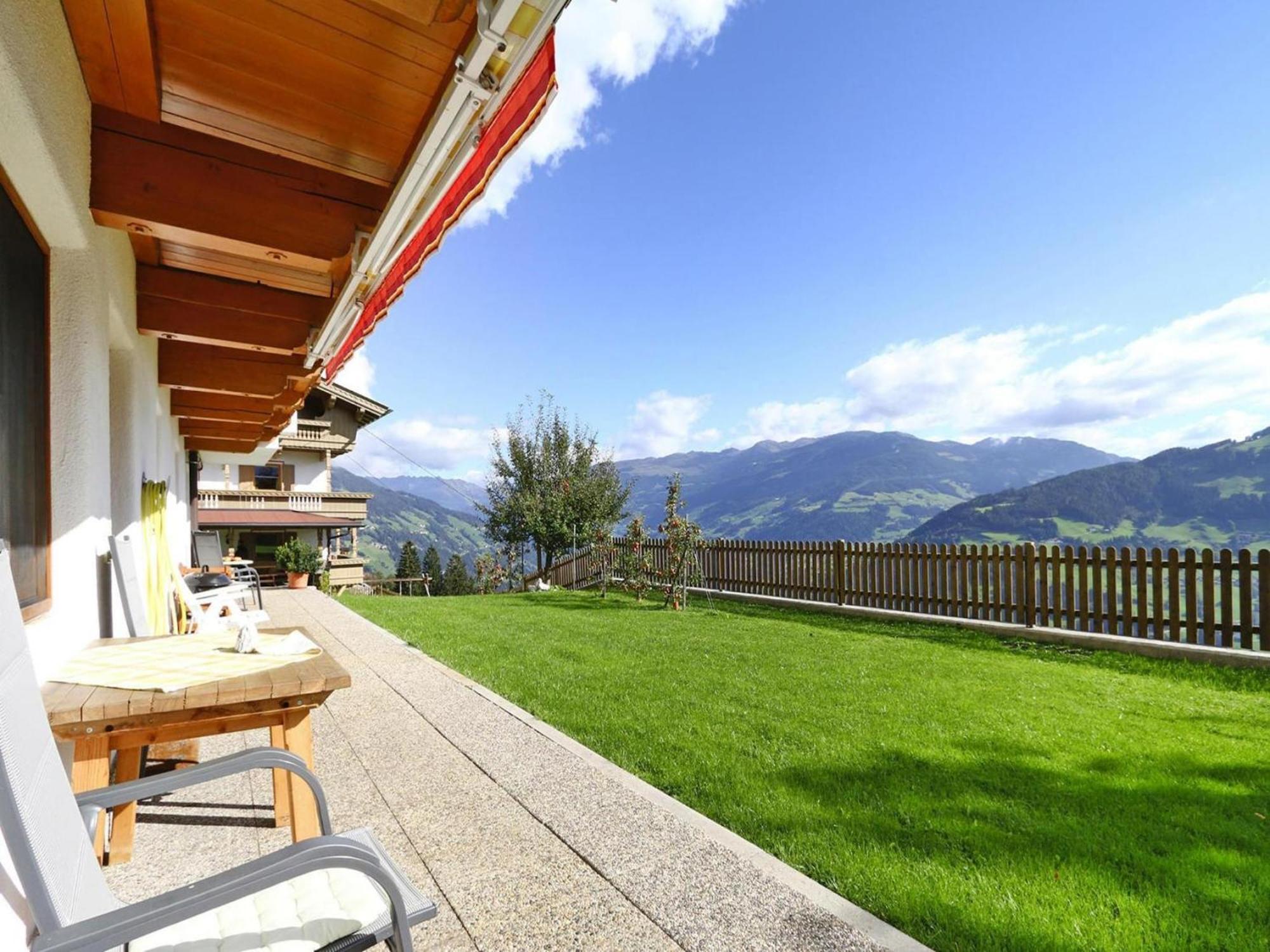 Apartment In Hippach Im Zillertal In The Mountains Muhlen  외부 사진