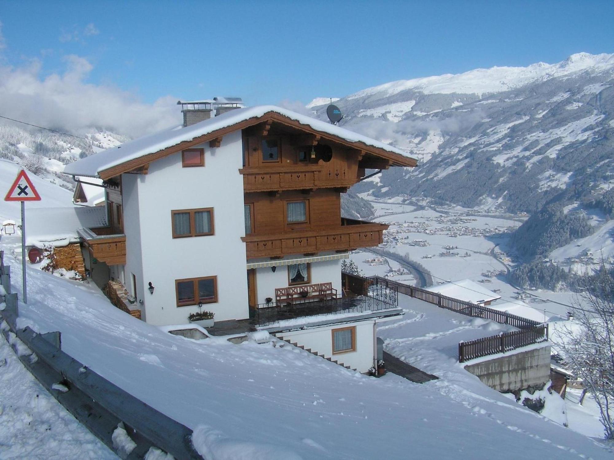 Apartment In Hippach Im Zillertal In The Mountains Muhlen  외부 사진