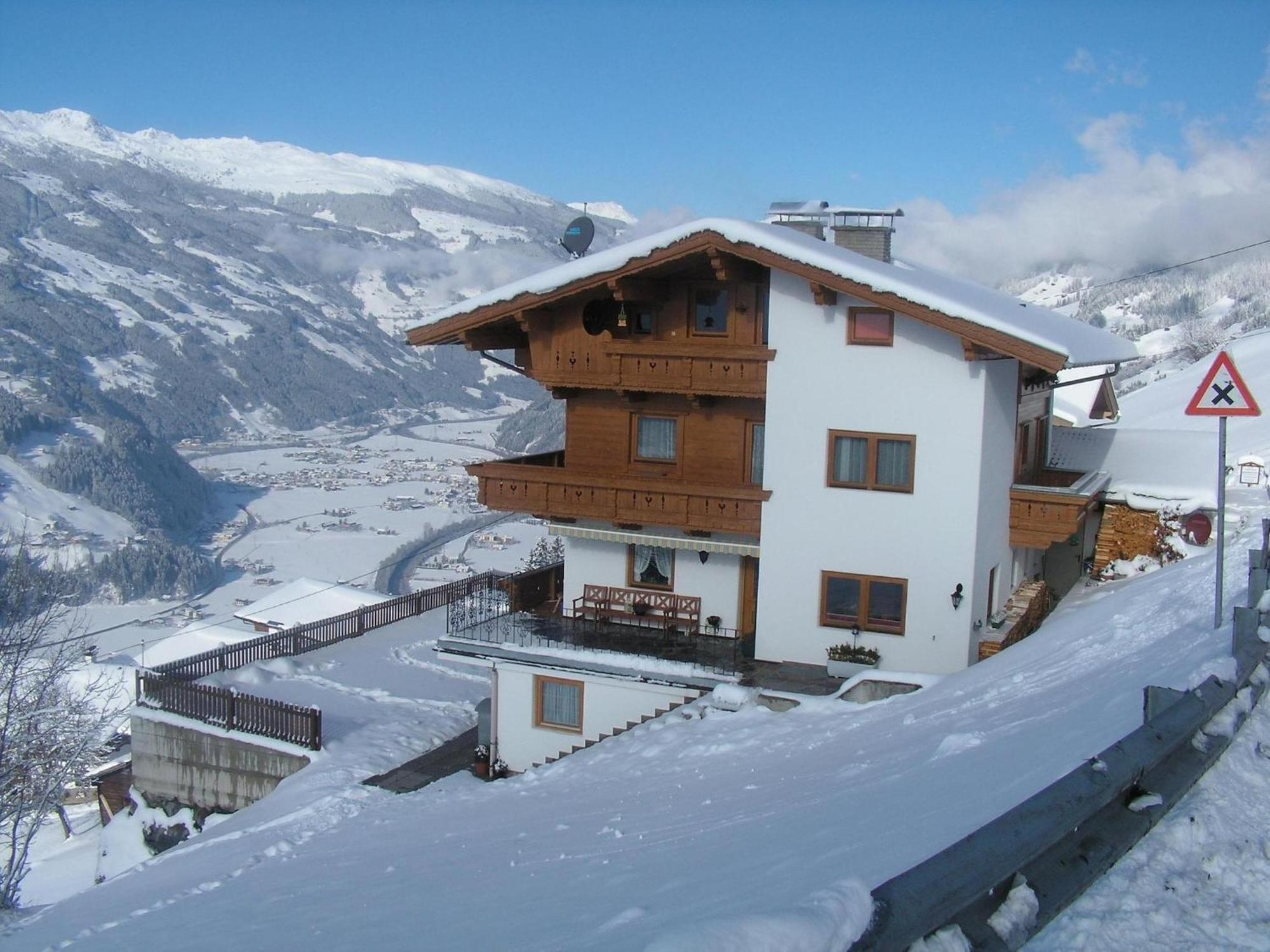Apartment In Hippach Im Zillertal In The Mountains Muhlen  외부 사진